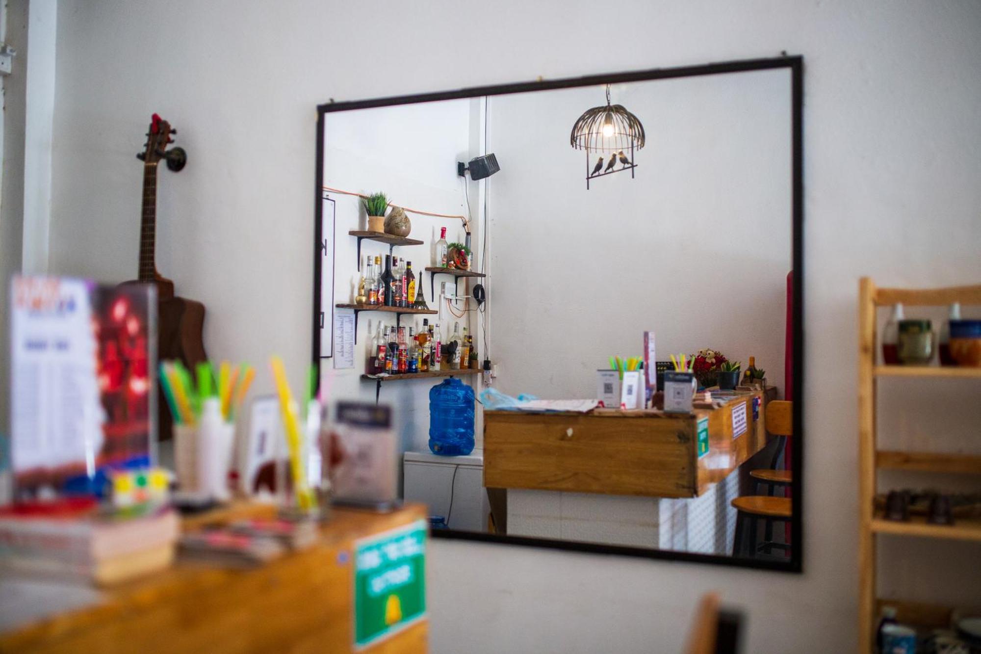Social Backpacker Hostel & Rooftop Bar Battambang Exterior foto